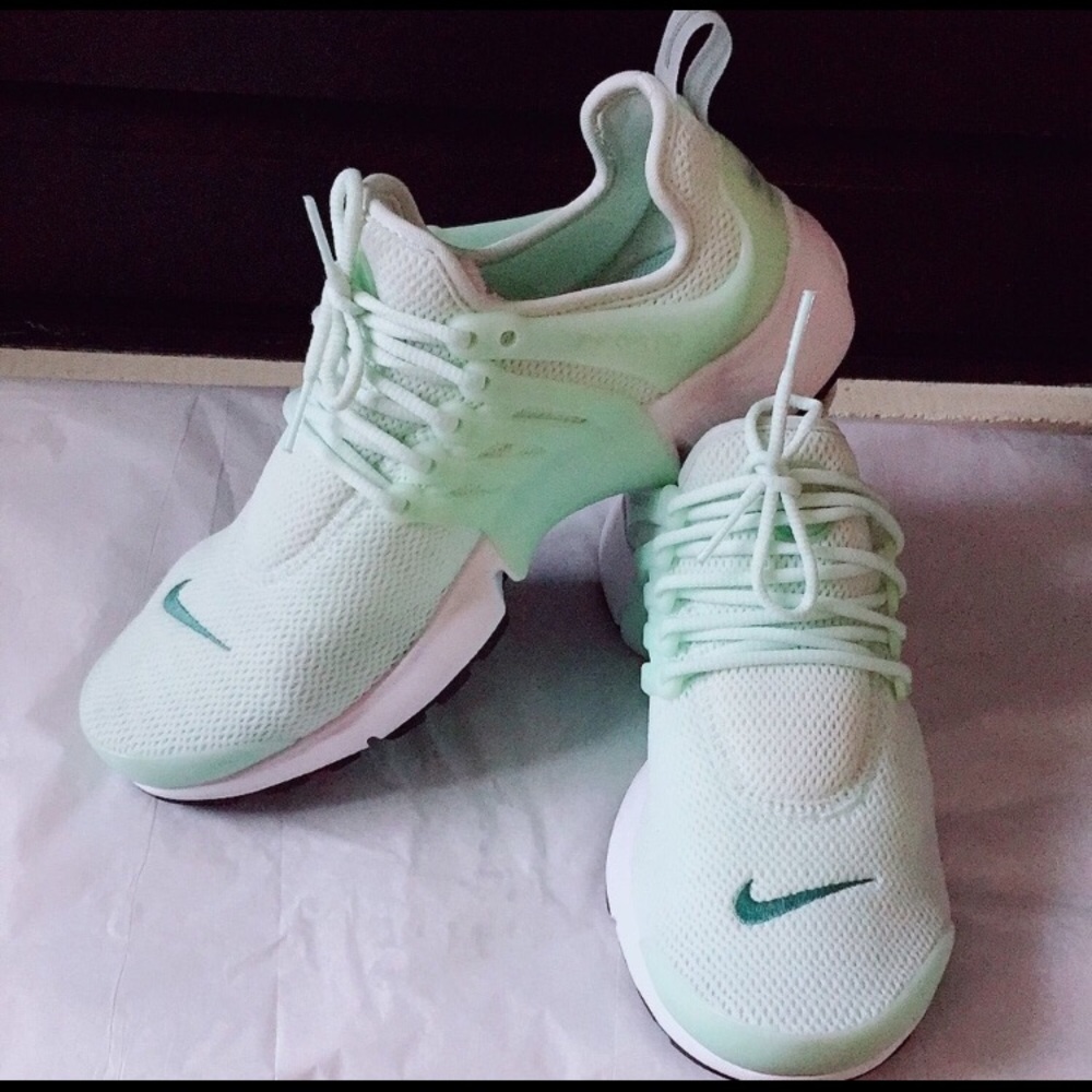 Nike Prestos. Women’s size 8